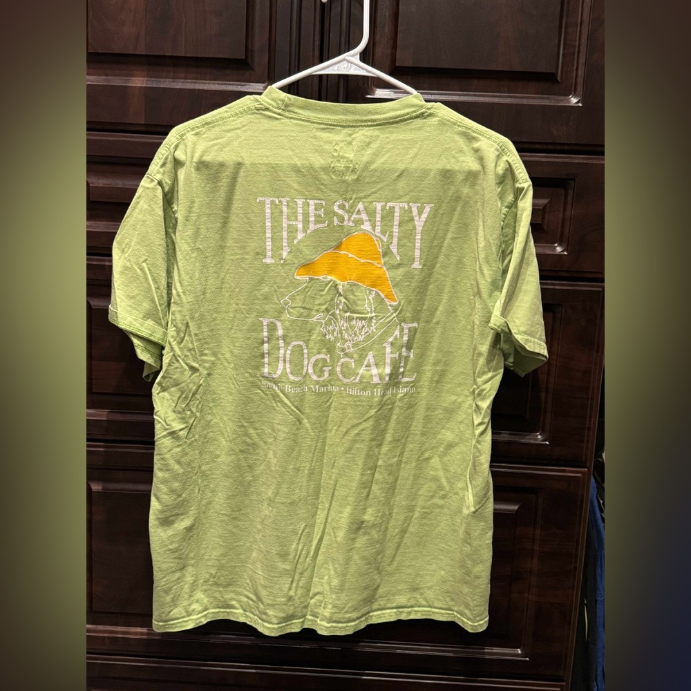 Hilton dog cafe distressed Green Men's T-Shirt XL